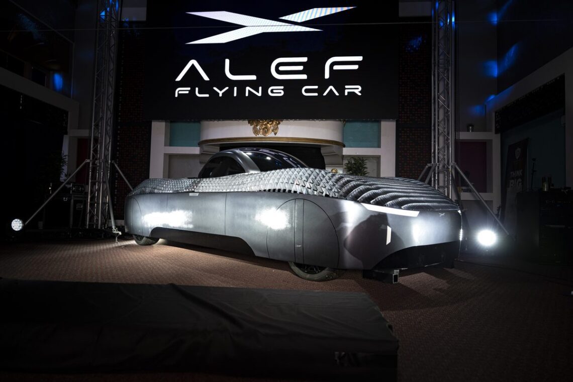 ماشین پرنده تسلا مدل Alef Model A در نمایشگاه بین المللی خودرو